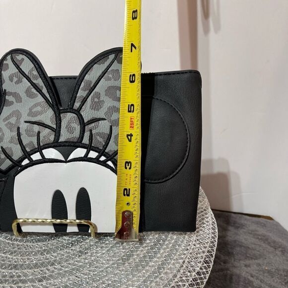 Disney Minnie Mouse Grayscale Wristlet NWT - Picture 11 of 12